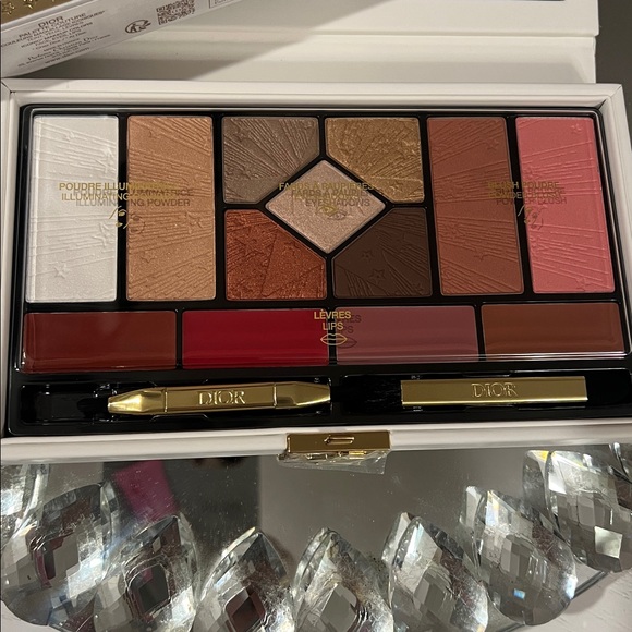 Dior Holiday Makeup Palette - Picture 2 of 8